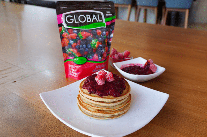 Pancakes de avena con mermelada